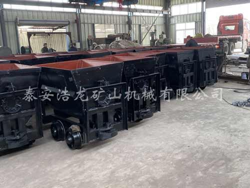 翻斗式礦車